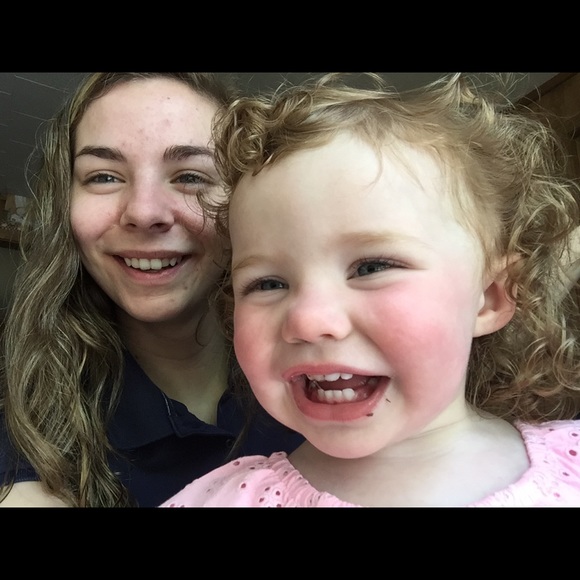 Meet your Posher, Claudia - Picture 1 of 1